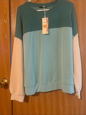 Dokotoo Ladies L long sleeve sweater